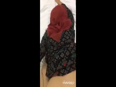 Asisten Jilbab Cantik Ketahuan Di Kantor Rekaman Tersebar