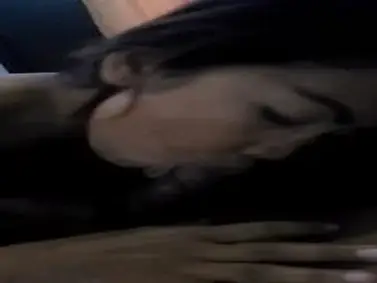 Gadis BH Hitam Cantik Pasrah Servis Kasur