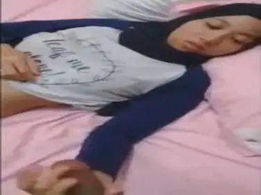 Tante Istri Cantik Pasrah Goyang Kasur Kost